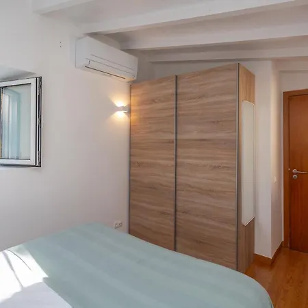 Palace Guest Chalet Queluz